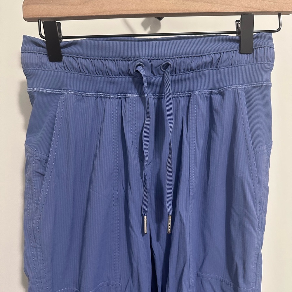 Lululemon Dance Studio Mid Rise Crop Pants - Size 2 - Picture 6 of 11